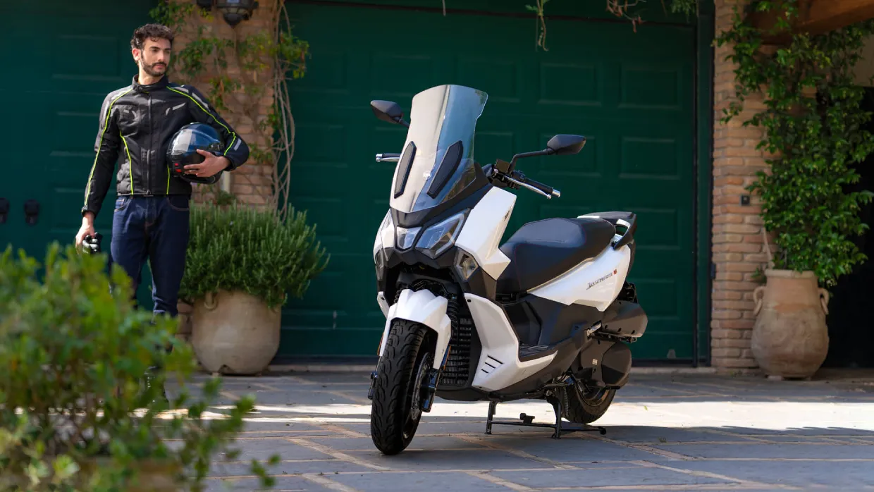 sym maxiscooter joyride 300